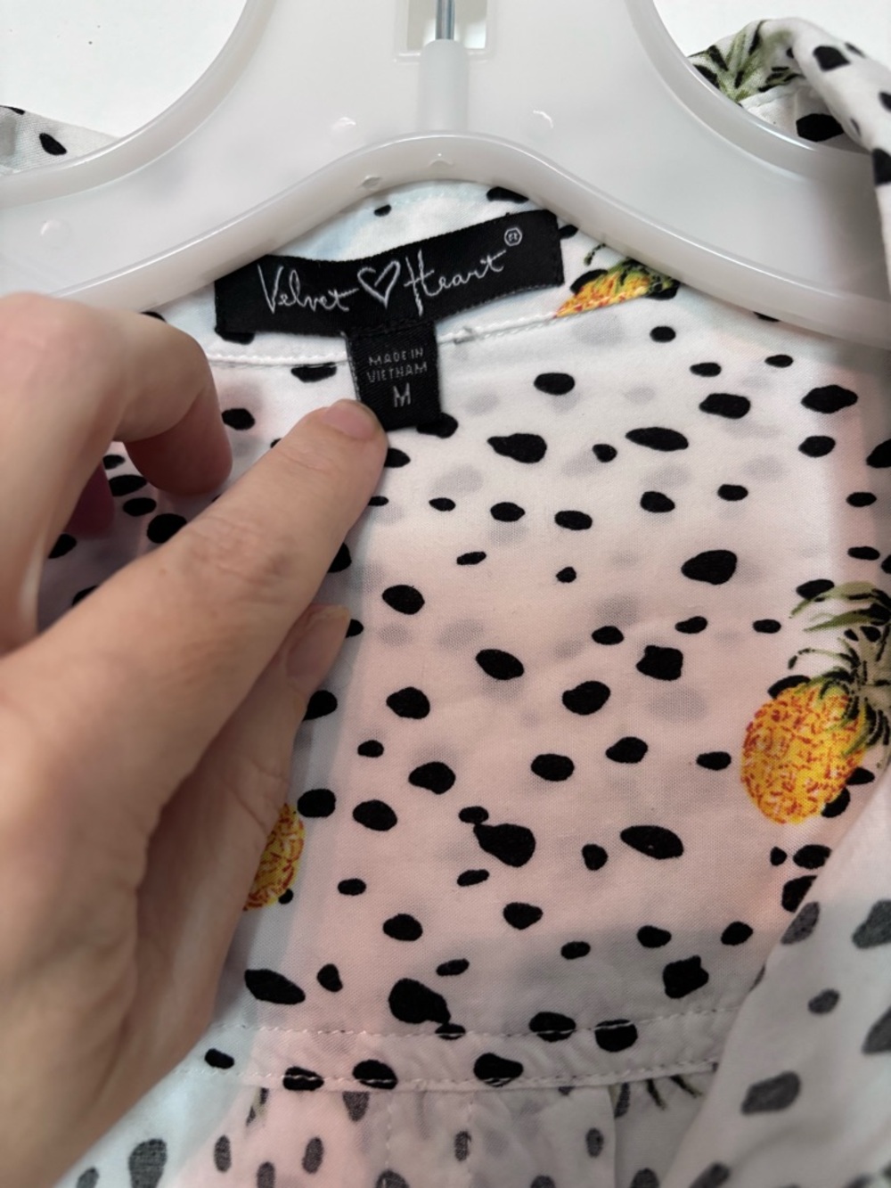 Velvet Heart White Button-Down Shirt with Yellow Pineapple Print Size Medium - Picture 5 of 10